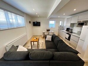 TV - Coach House Annexe (Sandown)