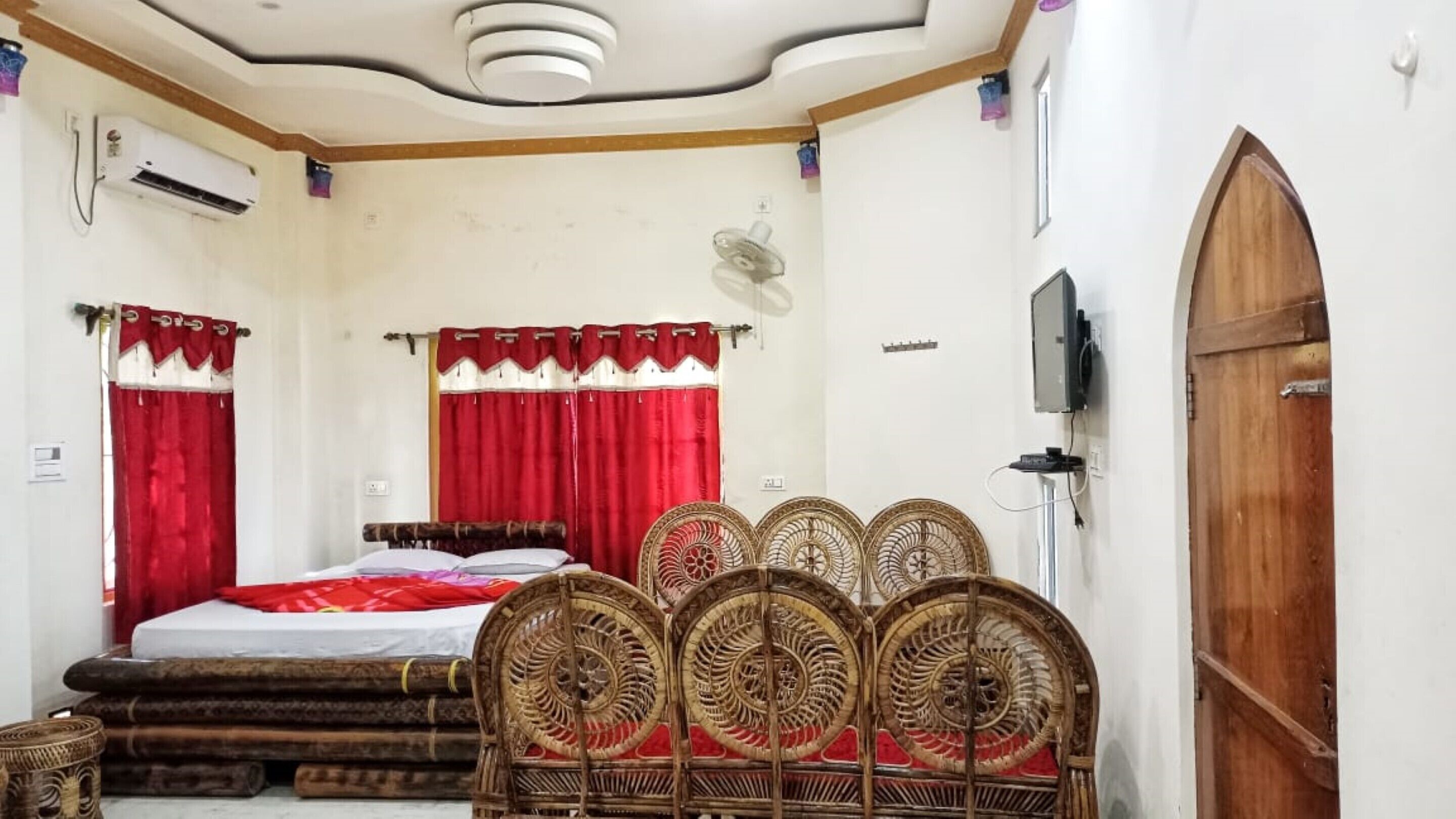 Free WiFi, bed sheets