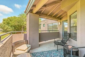 Property grounds - Exceptional upgrades makes for a perfect short or long term stay (TUCSON)