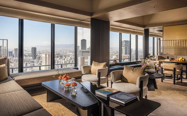 Ropa de cama de alta calidad, edredón, camas con pillow-top y minibar 