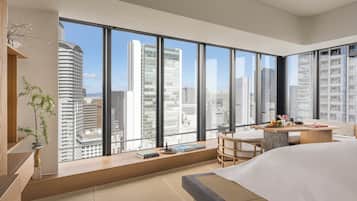 Premier Suite, 1 King Bed, Corner (Tatami) | City view