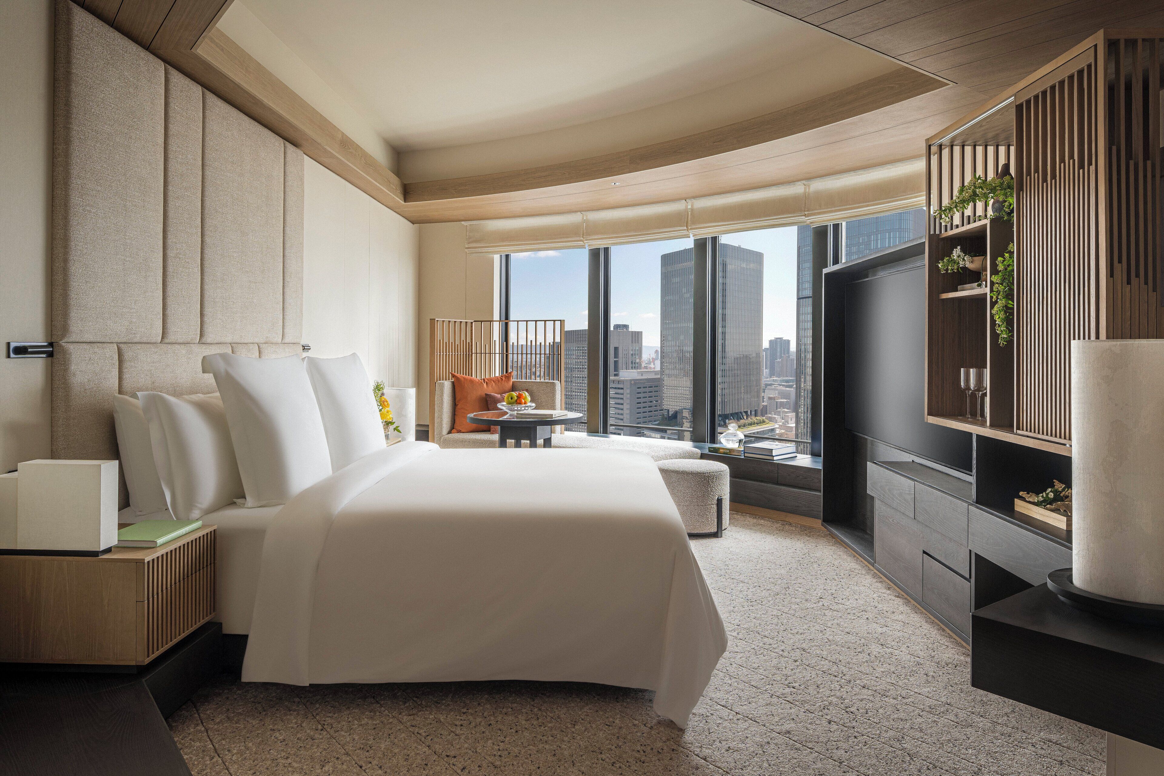 高級寝具、羽毛の掛け布団、ピロートップベッド、ミニバー