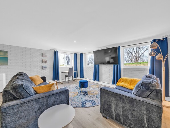 Luxury Apartment, Lake View