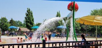 Área de juegos infantiles al aire libre