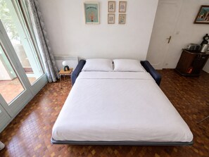 Unclassified image, 3 of 18, button