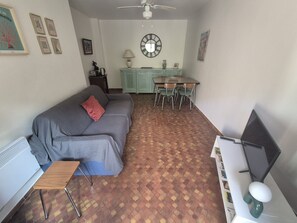 Unclassified image, 2 of 18, button