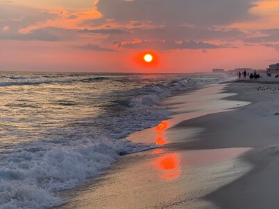 Entire Home with GOLF CART & just 0.2 miles from the beach! Pet-Friendly!