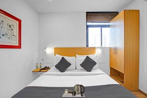 Bed sheets - Super Townhouse 858 Hotel N Y (Ahmedabad)