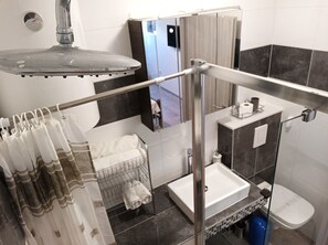 Bruser, hårtørrer, håndklæder, Sæbe