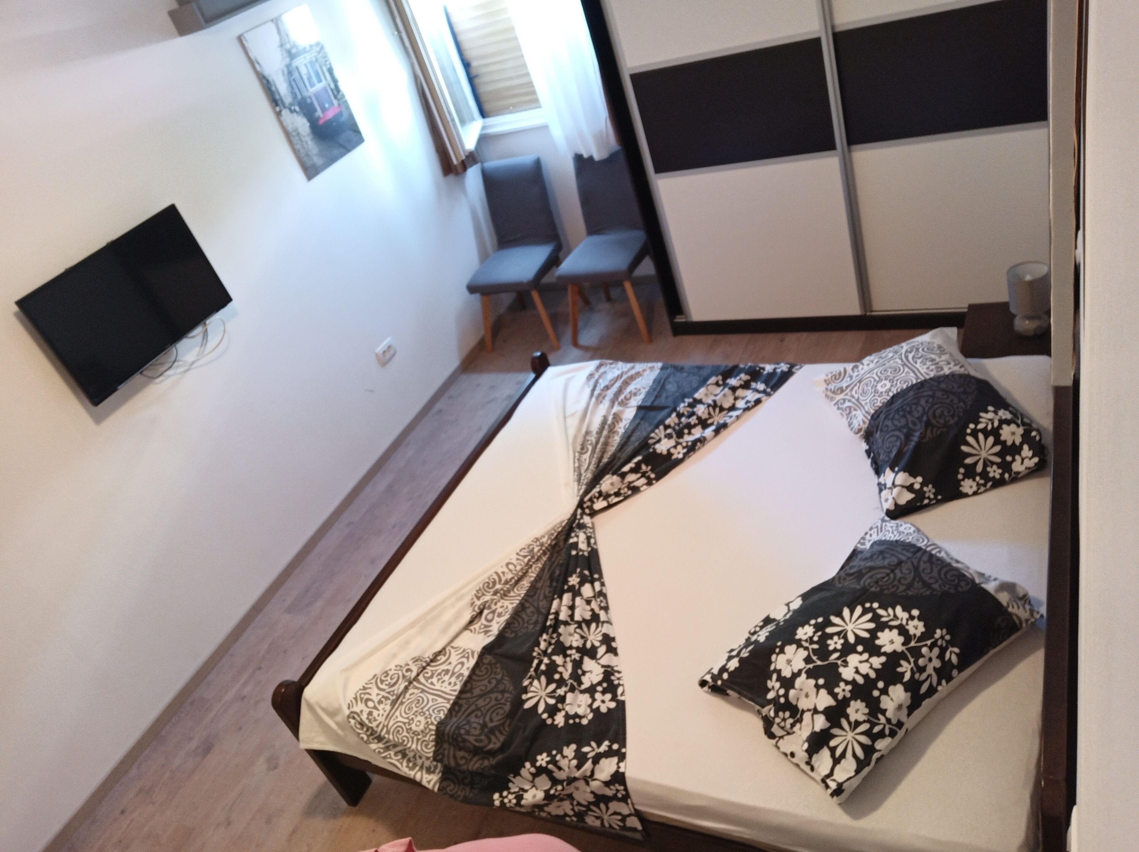 2 bedrooms, WiFi, bed sheets