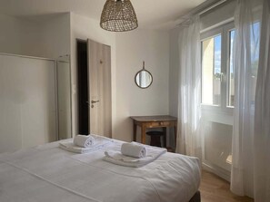 2 bedrooms, iron/ironing board, WiFi, bed sheets - maison Isabel à Arès (Arès)