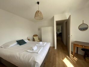 2 bedrooms, iron/ironing board, WiFi, bed sheets