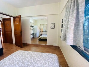 2 bedrooms, desk, iron/ironing board, WiFi - 2 Bed 2 Bath Prime Bandra Sea Views 5
(Mumbai)