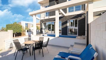 Villa | Outdoor dining