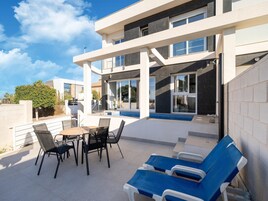 Villa | Outdoor dining