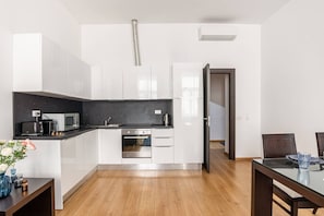 Fridge, microwave, oven, stovetop
