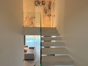 Villa Premium, 3 habitaciones, piscina privada, frente a la playa | Zona de estar | Una Smart TV
