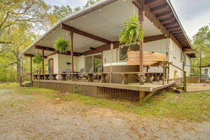 House (2 Bedrooms) | Interior - Woods Point Getaway w/ Private Hot Tub (Elizabeth)