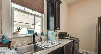 Springfield Home < 1/2 Mi to Commercial Street!