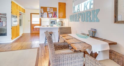 Woods Point Cottage w/ Deck Near Norfork Lake!