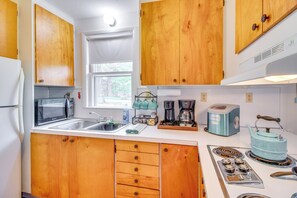 Apartment (0 Bedroom) | Interior - Cozy Elizabeth Studio w/ Deck Near Norfork Lake! (Elizabeth)
