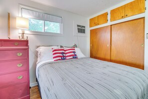 Apartment (0 Bedroom) | Interior - Woods Point Cottage w/ Deck Near Norfork Lake! (Elizabeth)