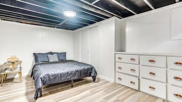 House (5 Bedrooms) | Interior