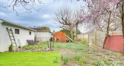 Pet-friendly Home w/ Fireplace ~ 9 Mi to Dtwn!