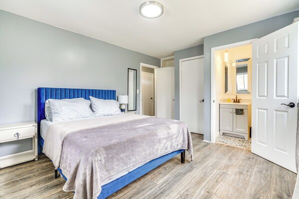 House (5 Bedrooms) | Interior