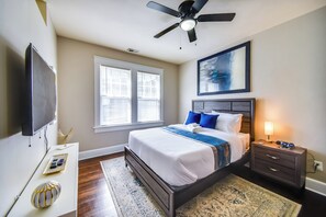 Interior - Modern Portsmouth Apartment: Walk to Norfolk Ferry (Portsmouth)