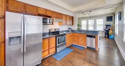 Modern Portsmouth Apartment: Walk to Norfolk Ferry
