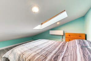 Apartment (0 Bedroom) | Interior - Cozy York Studio w/ Ocean View, Steps to Beach! (York Beach)