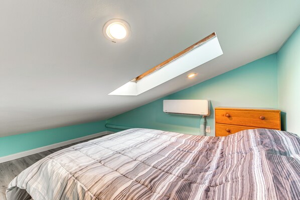 Apartment (0 Bedroom) | Interior - Cozy York Studio w/ Ocean View, Steps to Beach! (York Beach)