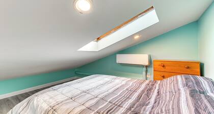 Cozy York Studio w/ Ocean View, Steps to Beach!