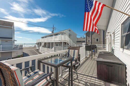 Cozy York Studio w/ Ocean View, Steps to Beach!