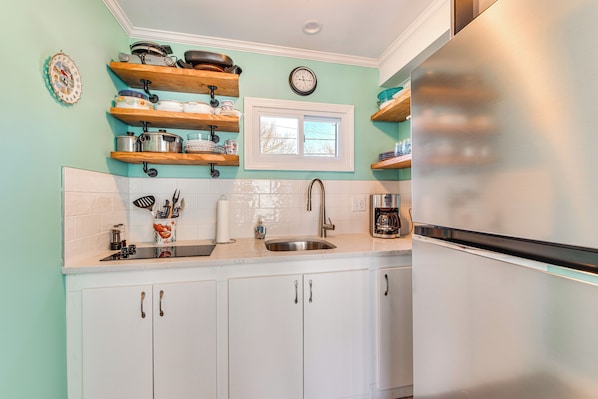 Apartment (0 Bedroom) | Interior - Cozy York Studio w/ Ocean View, Steps to Beach! (York Beach)