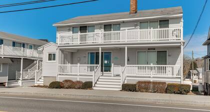 Cozy York Studio w/ Ocean View, Steps to Beach!