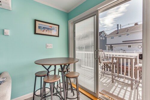 Cozy York Studio w/ Ocean View, Steps to Beach!