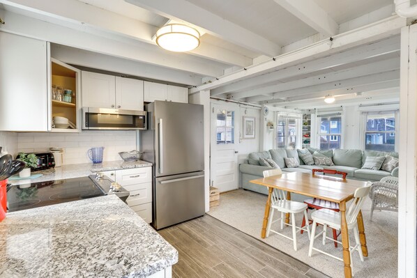 Cottage (3 Bedrooms) | Interior - Charming Westbrook Cottage, Steps to Private Beach (Westbrook)