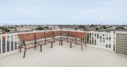 Long Beach Island Townhome w/ Rooftop Deck & Grill