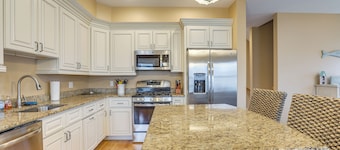 Long Beach Island Townhome w/ Rooftop Deck & Grill