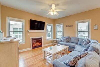 Long Beach Island Townhome w/ Rooftop Deck & Grill