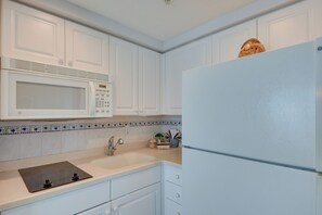 Apartment (0 Bedroom) | Interior - Beachfront Daytona Vacation Rental w/ Balcony (Daytona Beach)