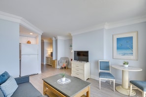 Apartment (0 Bedroom) | Interior - Beachfront Daytona Vacation Rental w/ Balcony (Daytona Beach)