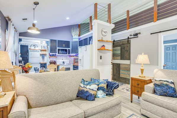 Interior - Waleska Loft: Stocked Kitchen (Waleska)