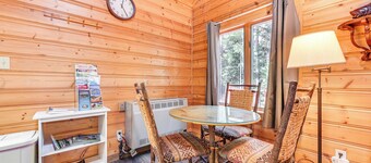 Cozy Bigfork Cabin w/ Canoes: Walk to Swan River!
