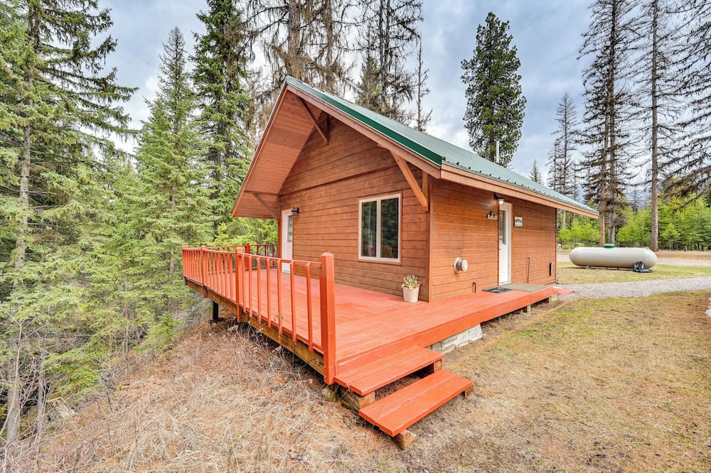 Cozy Bigfork Cabin w/ Canoes: Walk to Swan River! - Charlo, MT