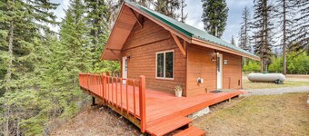 Cozy Bigfork Cabin w/ Canoes: Walk to Swan River!