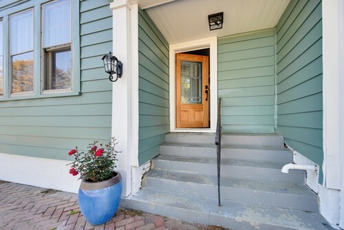 Waterfront Portsmouth Apt: 1/2 Mi to Dtwn & Ferry