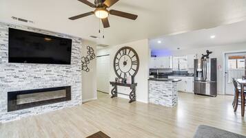 House (3 Bedrooms) | Interior
